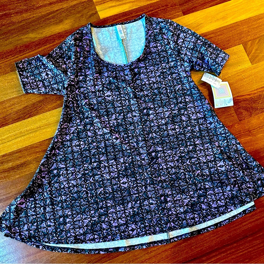 Woman’s XXS LuLaRoe purple patterned Perfect T with side slits.